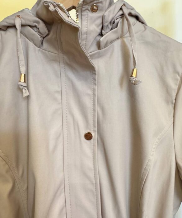 Parka Feminina Manga Longa Brenda Peluciada e Detalhes Bege - Fernanda Ramos Store