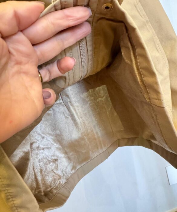Parka Feminina Manga Longa Brenda Peluciada e Detalhes Caqui - Fernanda Ramos Store