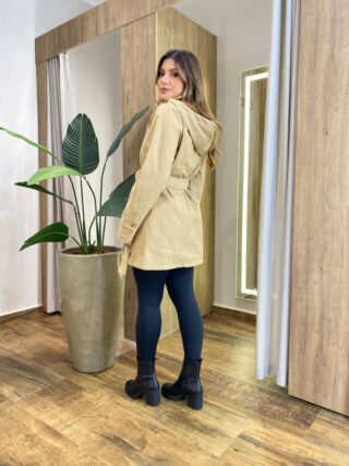 Parka Feminina Manga Longa Brenda Peluciada e Detalhes Caqui - Fernanda Ramos Store