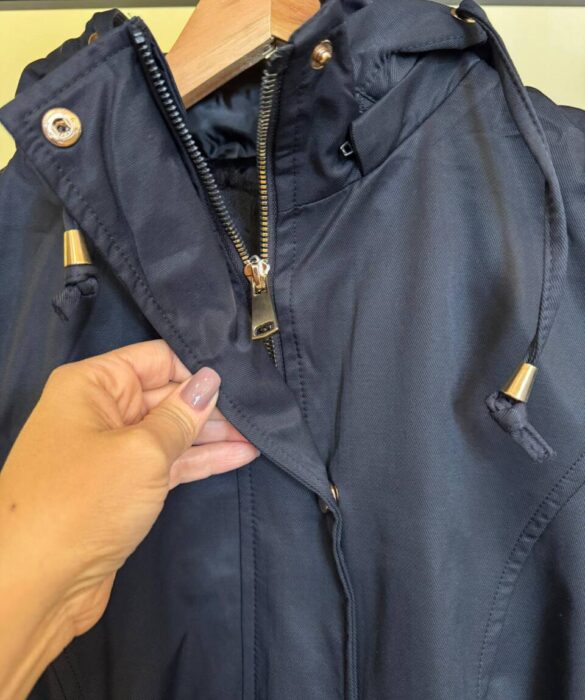 Parka Feminina Manga Longa Brenda Peluciada e Detalhes Preta - Fernanda Ramos Store