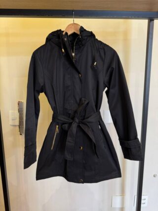 Parka Feminina Manga Longa Brenda Peluciada e Detalhes Preta - Fernanda Ramos Store