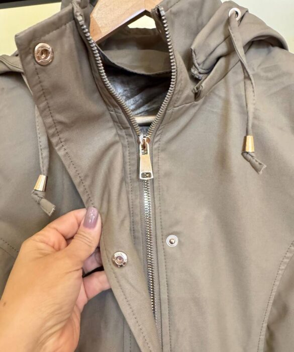 Parka Feminina Manga Longa Brenda Peluciada e Detalhes Verde Musgo - Fernanda Ramos Store