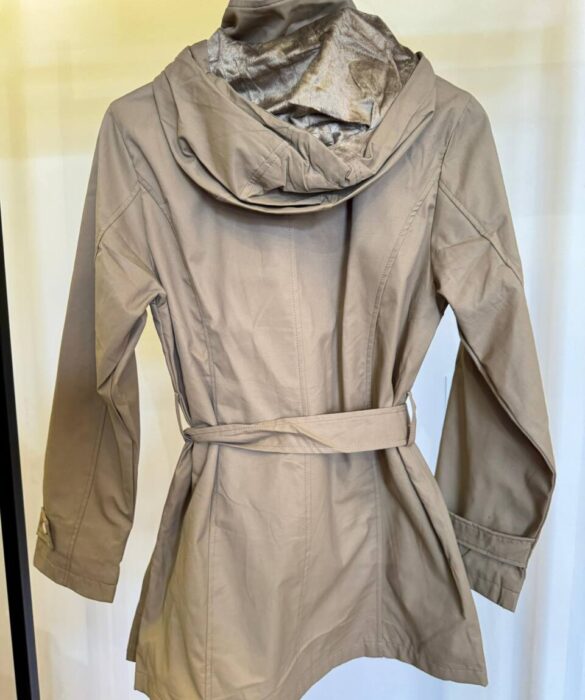 Parka Feminina Manga Longa Brenda Peluciada e Detalhes Verde Musgo - Fernanda Ramos Store