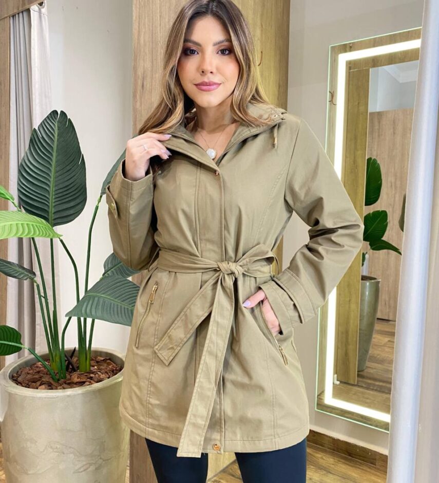 Parka Feminina Manga Longa Brenda Peluciada e Detalhes Verde Musgo - Fernanda Ramos Store