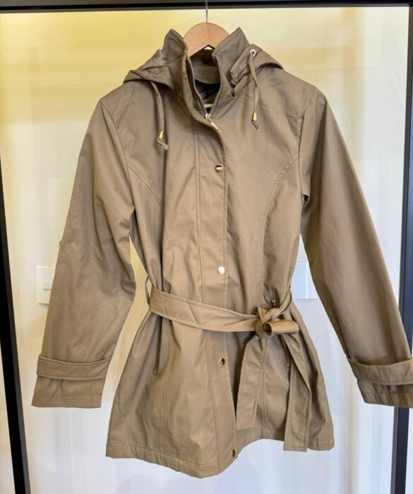 Parka Feminina Manga Longa Brenda Peluciada e Detalhes Verde Musgo - Fernanda Ramos Store