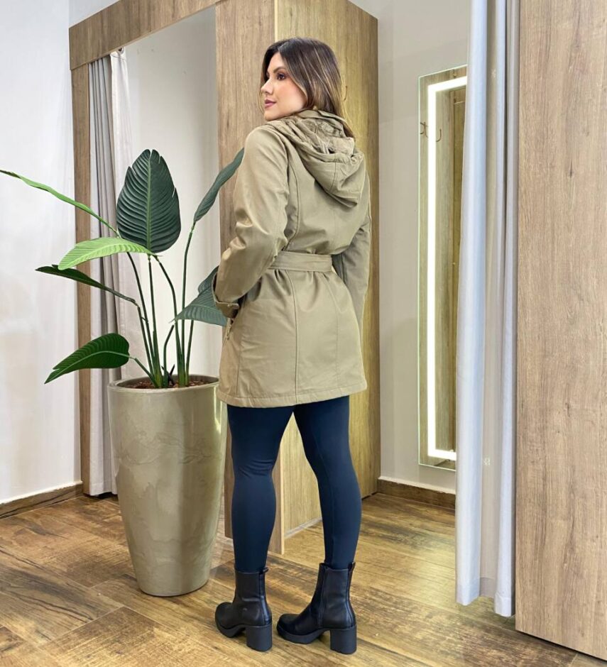 Parka Feminina Manga Longa Brenda Peluciada e Detalhes Verde Musgo - Fernanda Ramos Store
