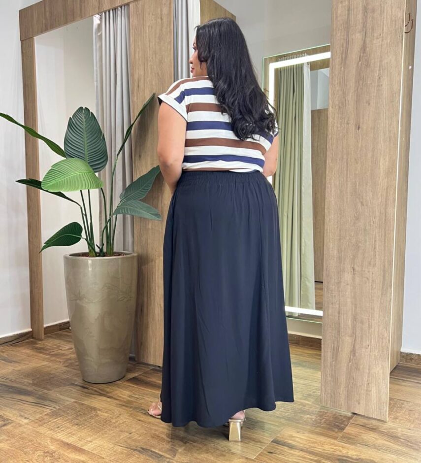Saia Longa Feminina Plus com Bolsos e Amarração Preta - Fernanda Ramos Store