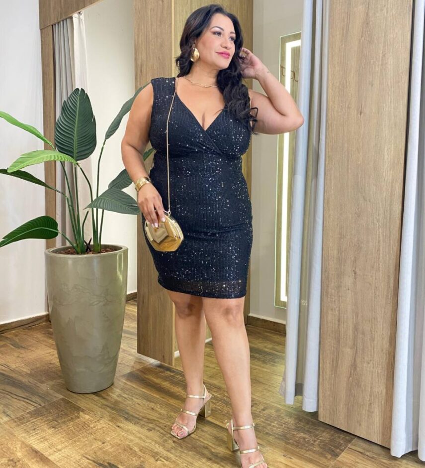 Vestido Feminino Curto Plus com Bojo Decote Paetê Preto - Fernanda Ramos Store