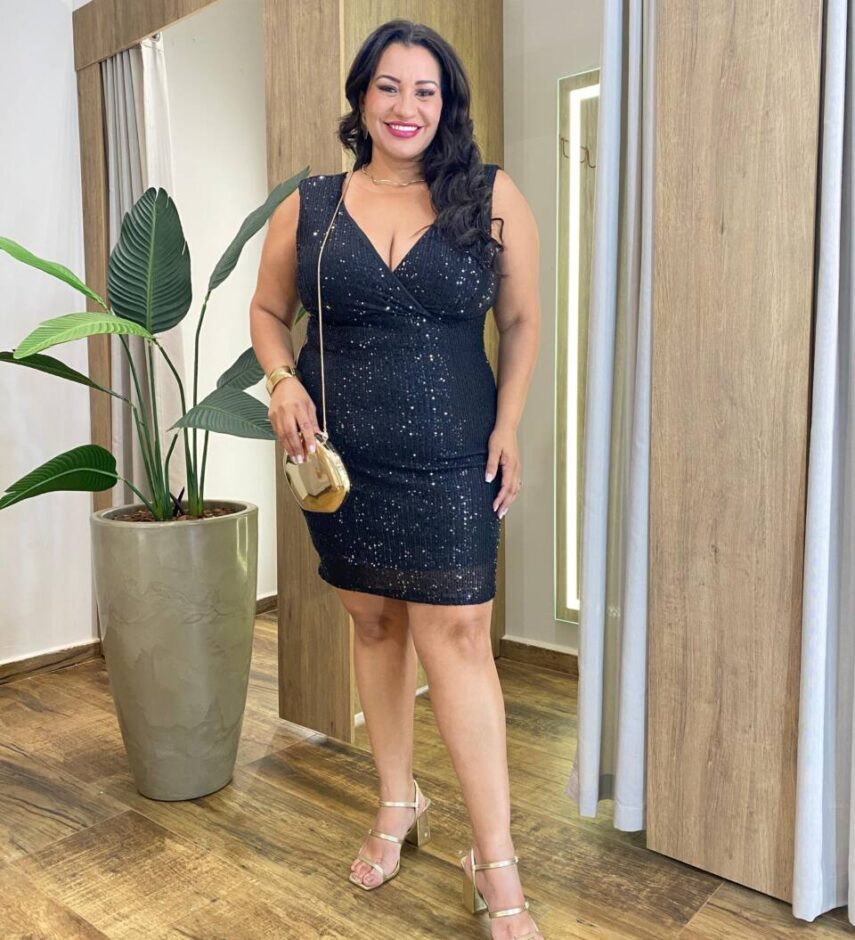 Vestido Feminino Curto Plus com Bojo Decote Paetê Preto - Fernanda Ramos Store