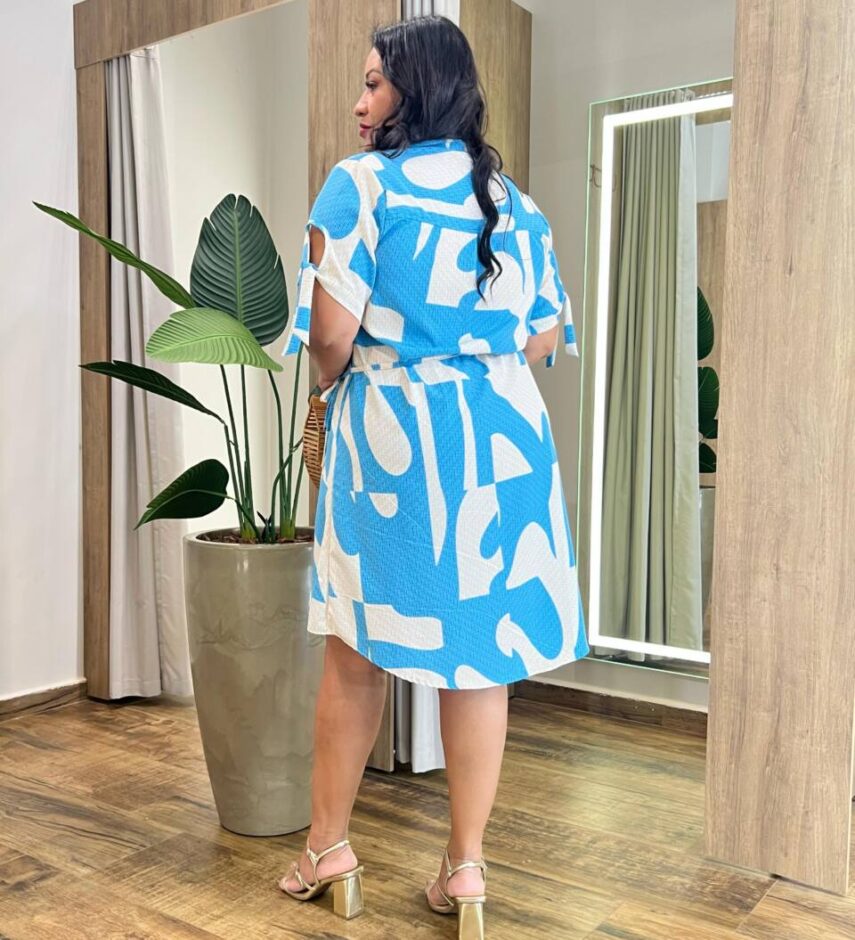 Vestido Feminino Curto Plus Manga Curta com Botões Estampado Azul - Fernanda Ramos Store