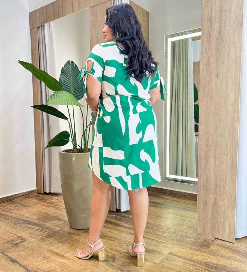 Vestido Feminino Curto Plus Manga Curta com Botões Estampado Verde - Fernanda Ramos Store