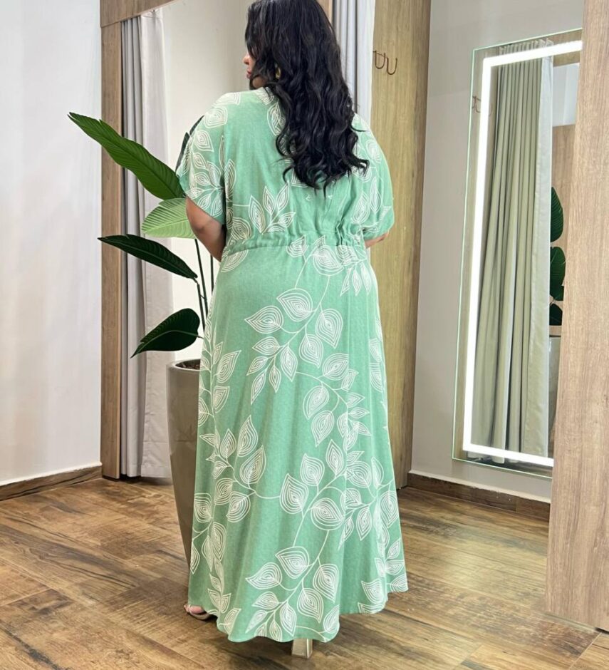 Vestido Longo sem Bojo Plus Manga Curta com Detalhes Estampado - Fernanda Ramos Store
