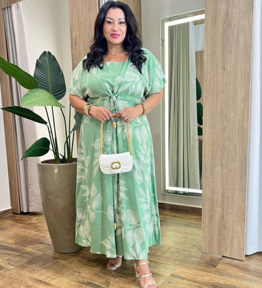 Vestido Longo sem Bojo Plus Manga Curta com Detalhes Estampado - Fernanda Ramos Store