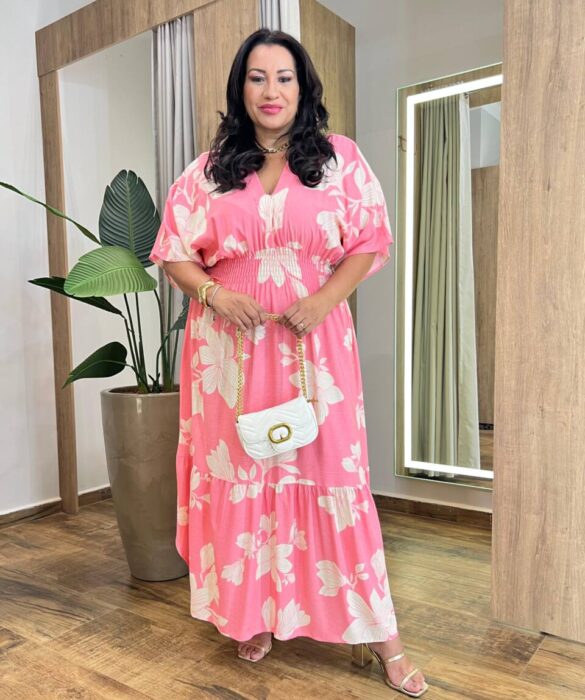 Vestido Longo sem Bojo Plus Manga Curta e Lastex Estampado Rosa - Fernanda Ramos Store