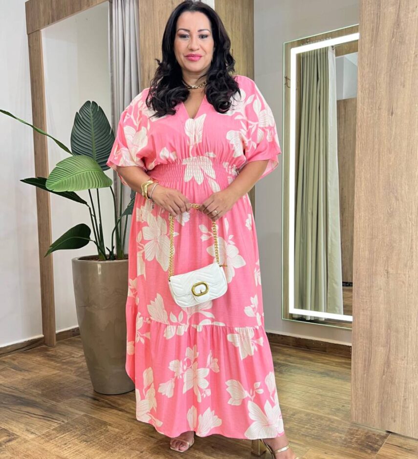 Vestido Longo sem Bojo Plus Manga Curta e Lastex Estampado Rosa - Fernanda Ramos Store