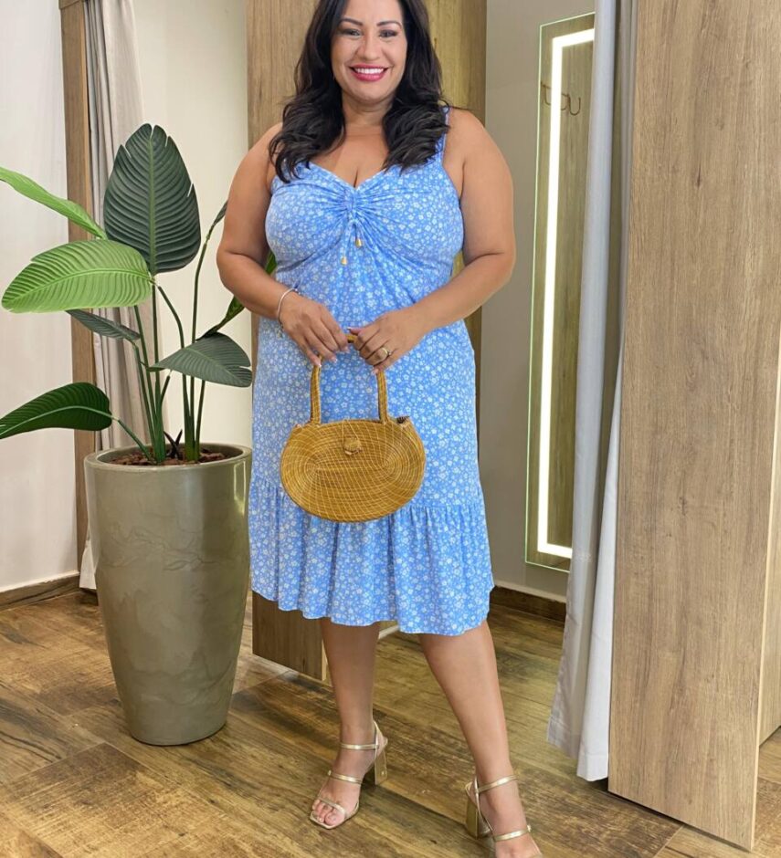 Vestido Midi Plus sem Bojo Anne com Detalhe e Estampa Flores Azul - Fernanda Ramos Store