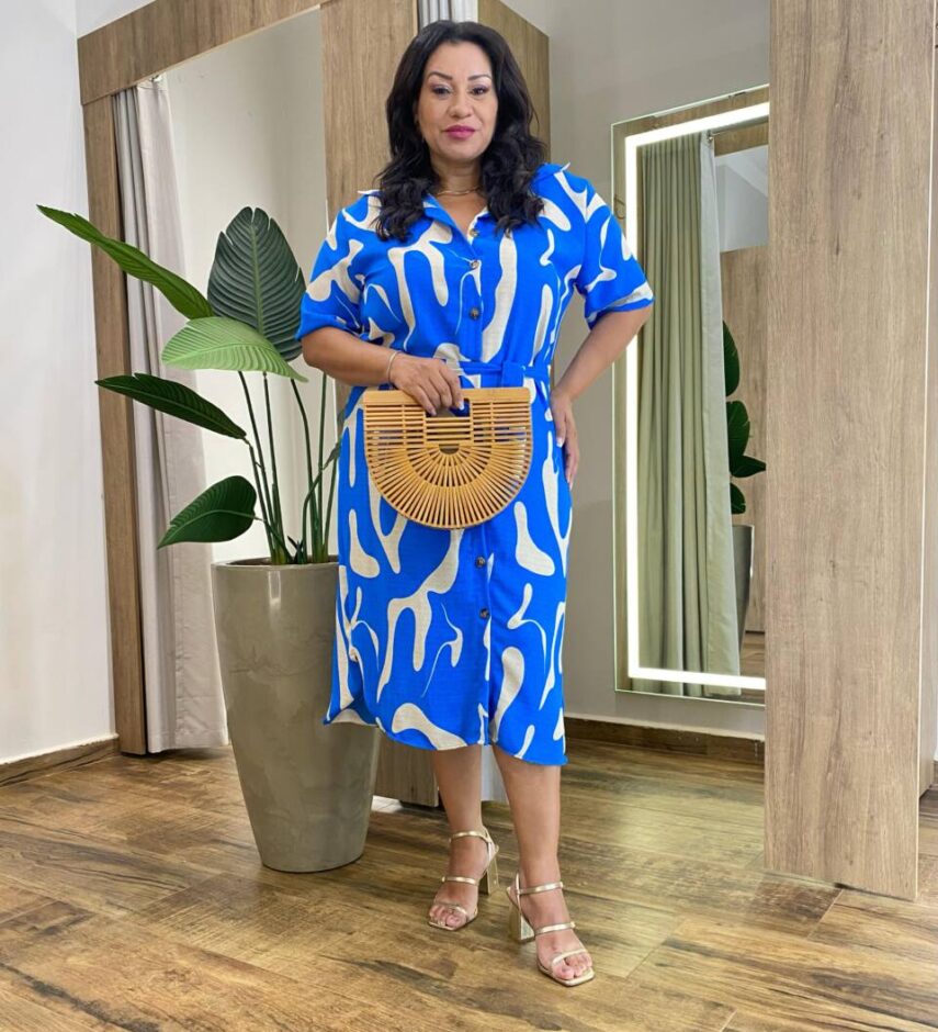 Vestido Midi Plus sem Bojo Fechamento em Botões Azul - Fernanda Ramos Store