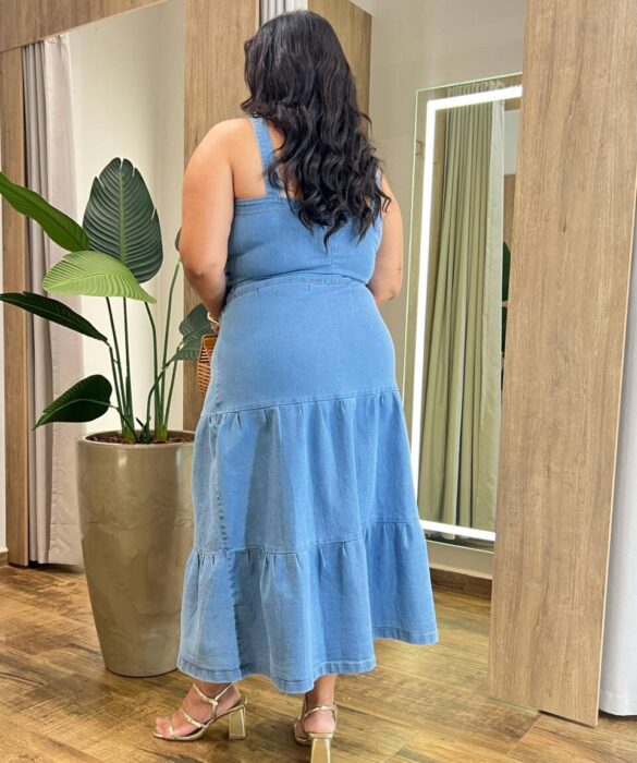 Vestido Midi Plus sem Bojo Jeans Fechamento em Botões e Alça - Fernanda Ramos Store