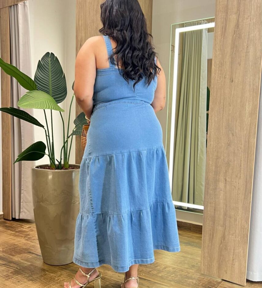 Vestido Midi Plus sem Bojo Jeans Fechamento em Botões e Alça - Fernanda Ramos Store