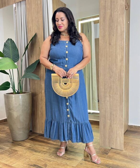 Vestido Midi Plus sem Bojo Liocel Jeans Lastex e Botões - Fernanda Ramos Store
