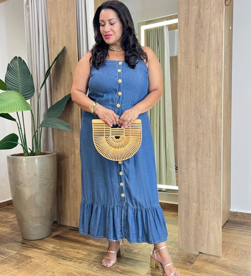 Vestido Midi Plus sem Bojo Liocel Jeans Lastex e Botões - Fernanda Ramos Store