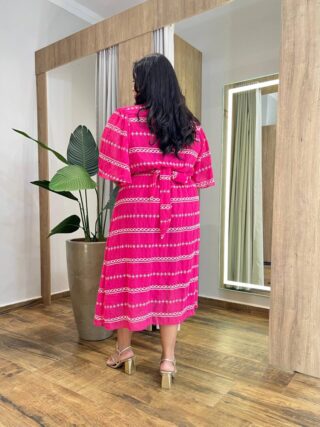 Vestido Midi Plus sem Bojo Manga Curta Bordado Pink - Fernanda Ramos Store