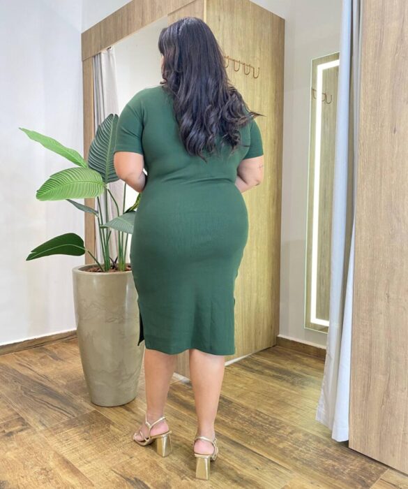 Vestido Midi Plus sem Bojo Manga Curta Canelado Verde Militar - Fernanda Ramos Store