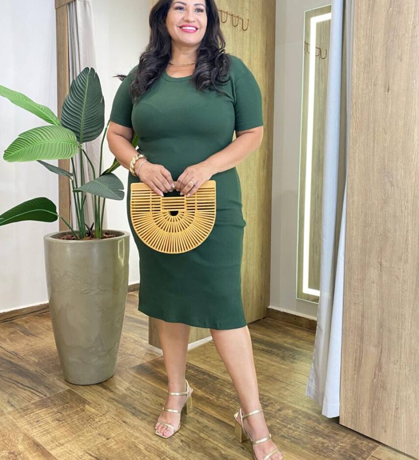 Vestido Midi Plus sem Bojo Manga Curta Canelado Verde Militar - Fernanda Ramos Store