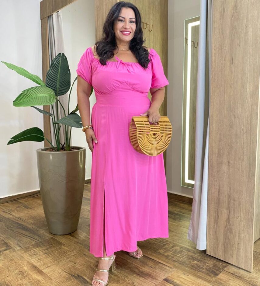 Vestido Midi Plus sem Bojo Manga Curta Detalhe no Busto Rosa - Fernanda Ramos Store
