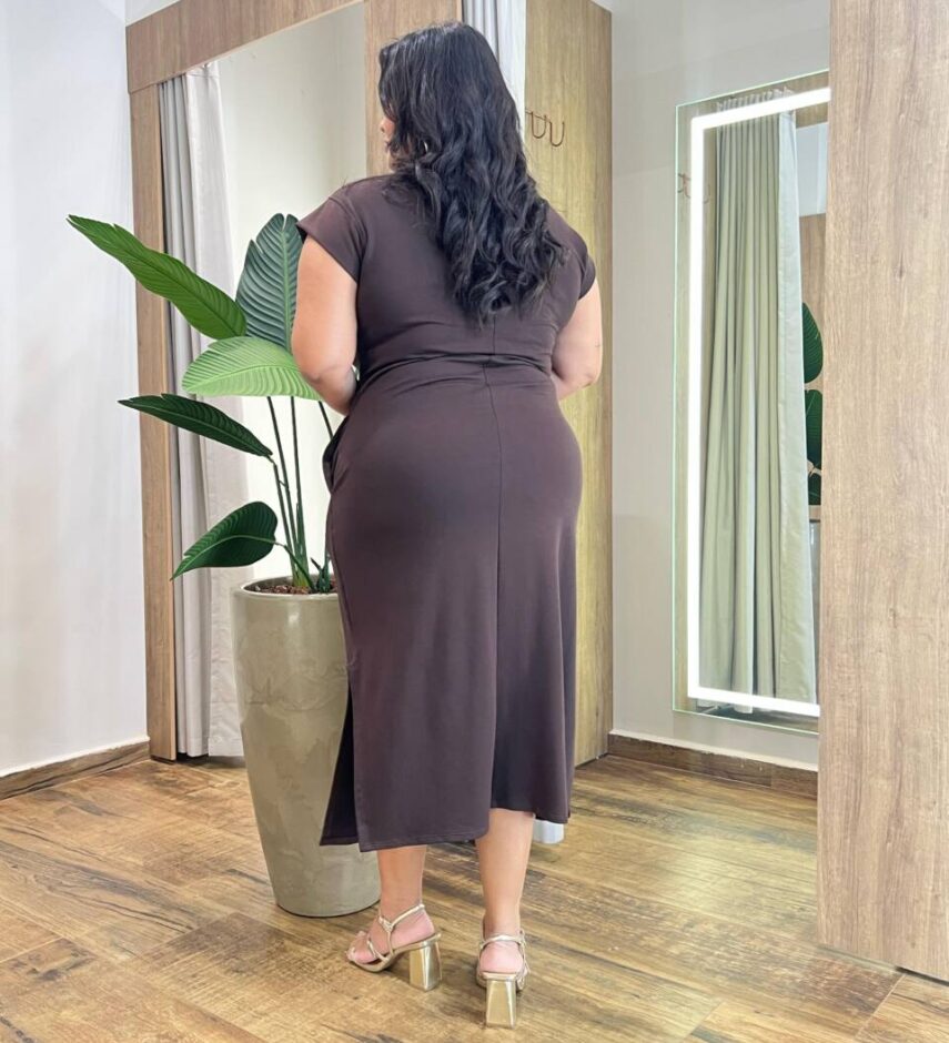 Vestido Midi Plus Sofia sem Bojo Malha Manga Muscle Marrom - Fernanda Ramos Store
