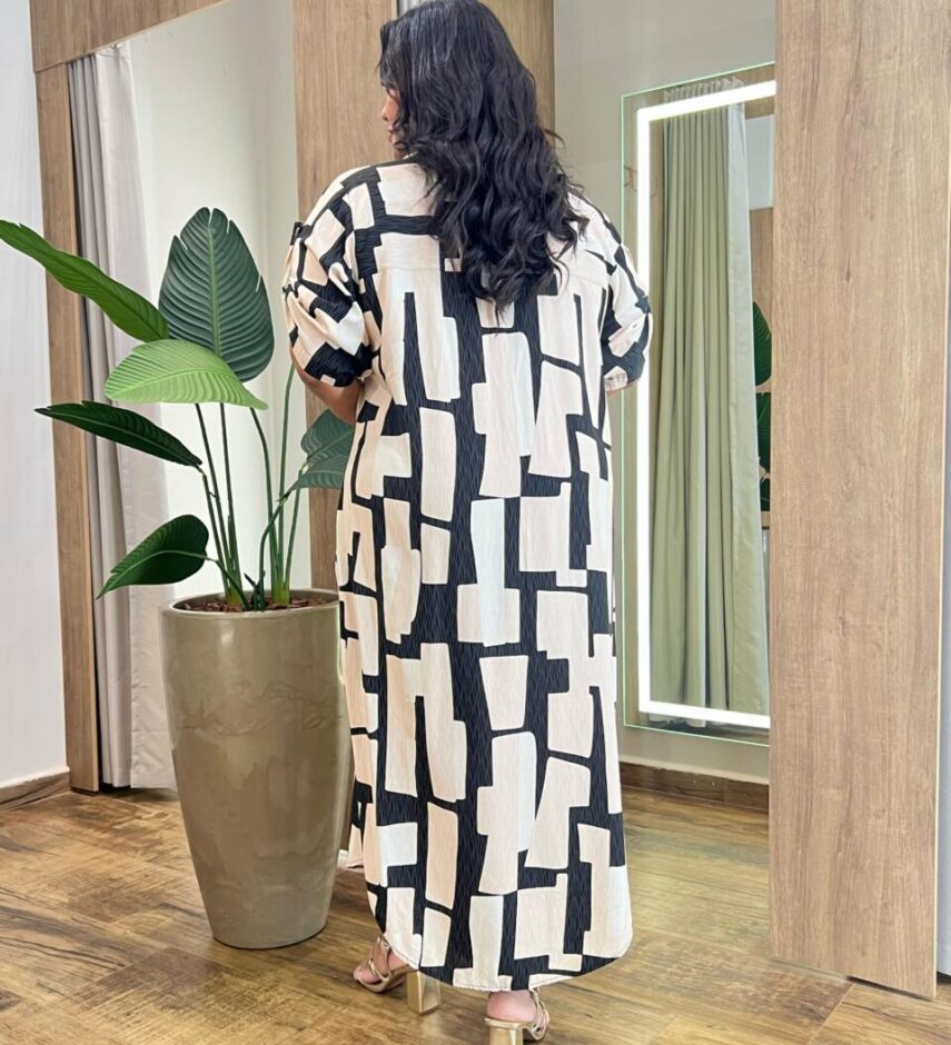 Vestido Midi sem Bojo Plus Estampado Fechamento em Botões Preto - Fernanda Ramos Store