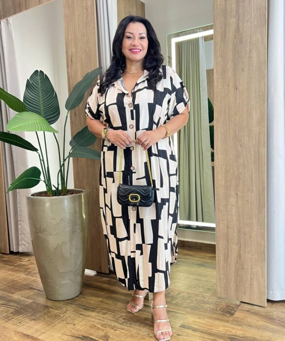 Vestido Midi sem Bojo Plus Estampado Fechamento em Botões Preto - Fernanda Ramos Store