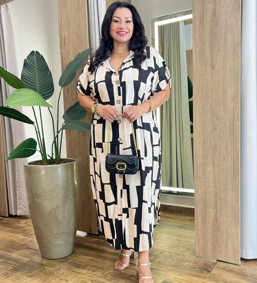Vestido Midi sem Bojo Plus Estampado Fechamento em Botões Preto - Fernanda Ramos Store