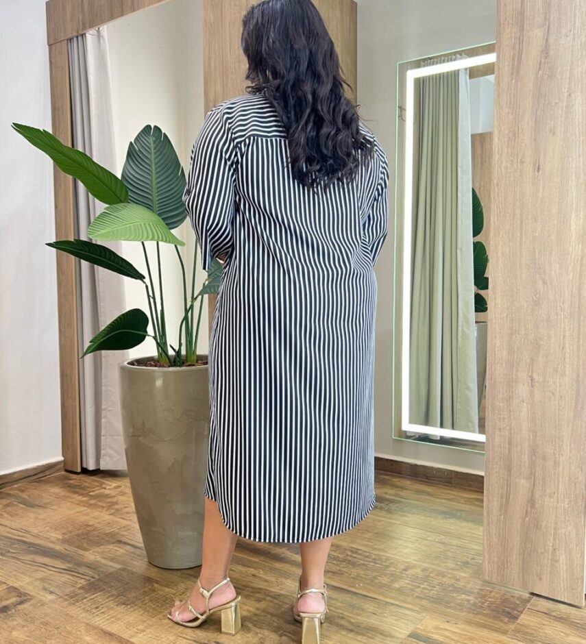 Vestido Midi sem Bojo Plus Fechamento em Botões Listrado - Fernanda Ramos Store