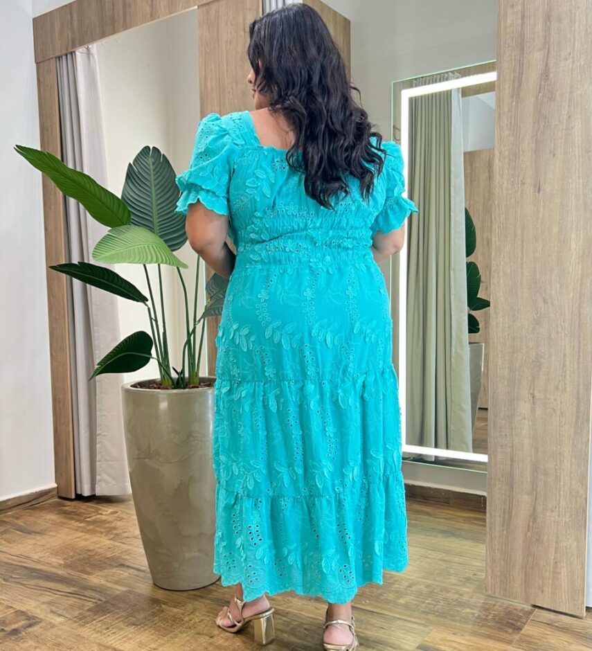 Vestido Midi sem Bojo Plus Manga Longa em Laise Azul Turquesa - Fernanda Ramos Store