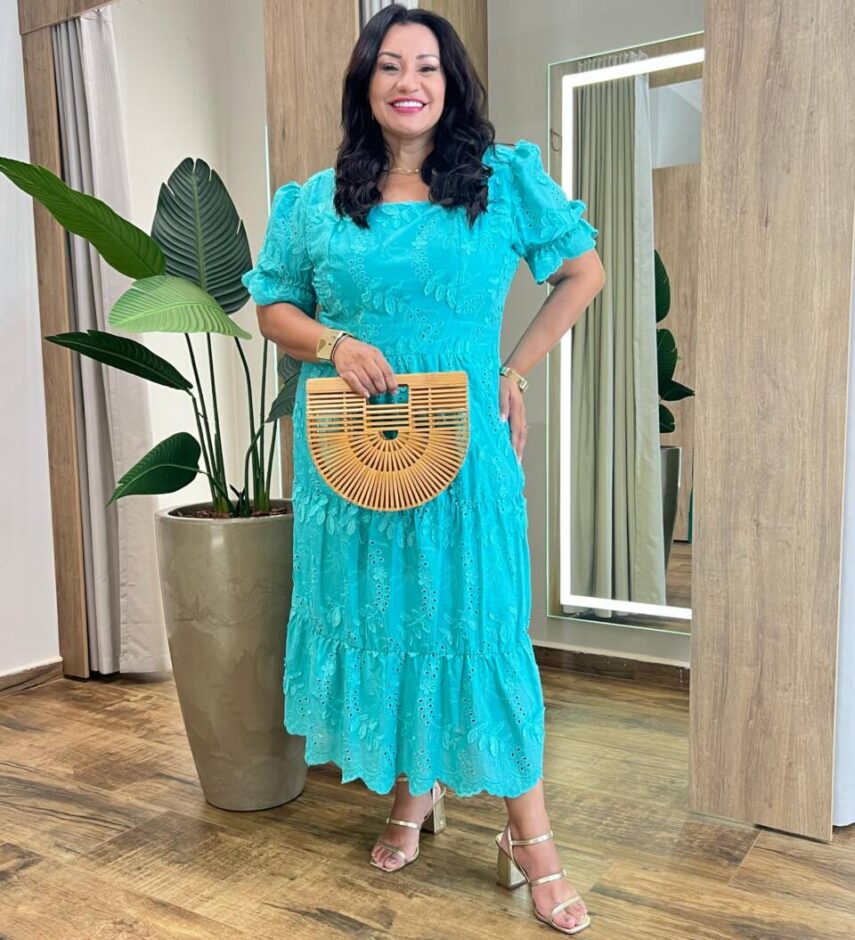 Vestido Midi sem Bojo Plus Manga Longa em Laise Azul Turquesa - Fernanda Ramos Store
