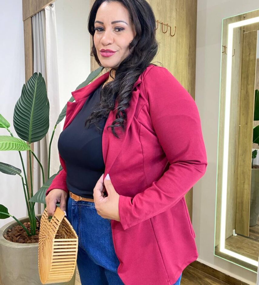 Blazer Manga Longa Feminino Plus com Bolsos Falsos Vinho - Fernanda Ramos Store