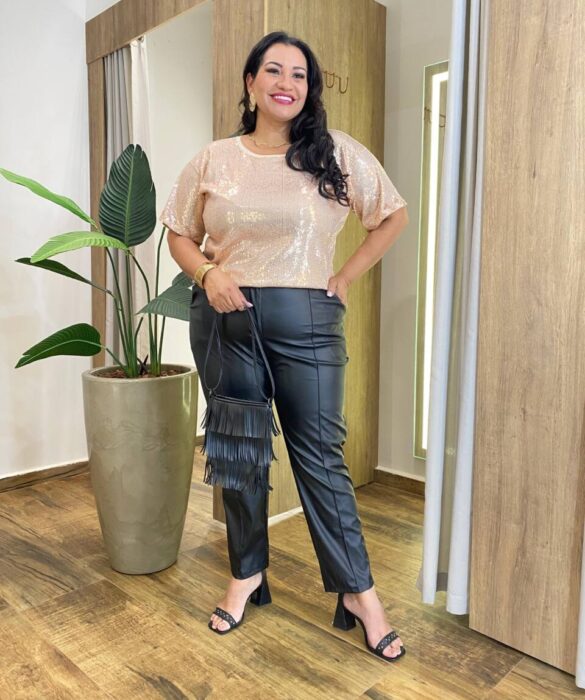 Blusa Cropped Feminino Plus Manga Curta sem Bojo Paetê Bege - Fernanda Ramos Store