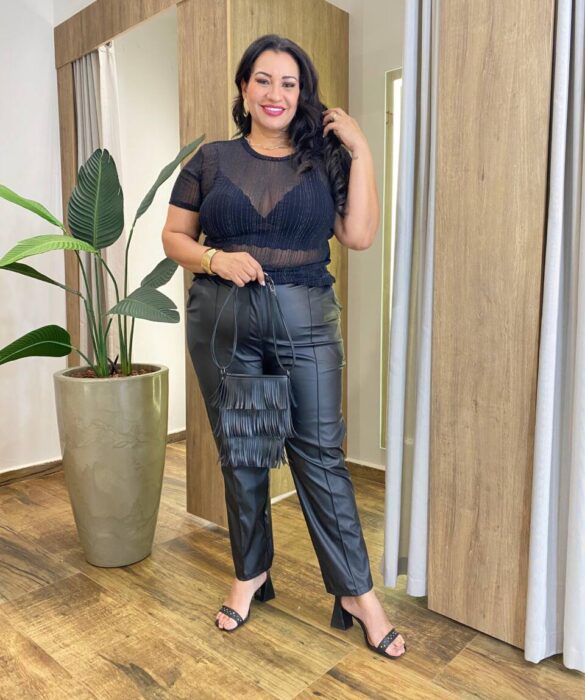 Blusa Feminina Manga Curta em Tule com Brilho Transparente Preta - Fernanda Ramos Store