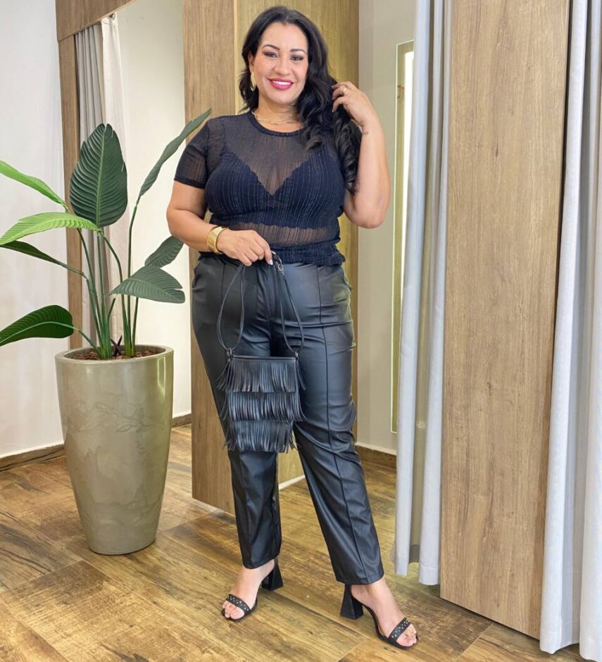 Blusa Feminina Manga Curta em Tule com Brilho Transparente Preta - Fernanda Ramos Store