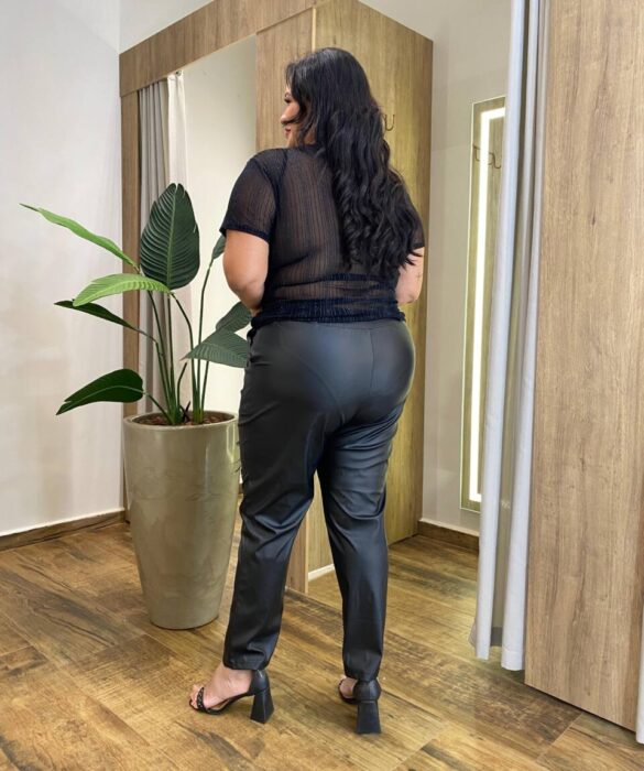Blusa Feminina Manga Curta em Tule com Brilho Transparente Preta - Fernanda Ramos Store