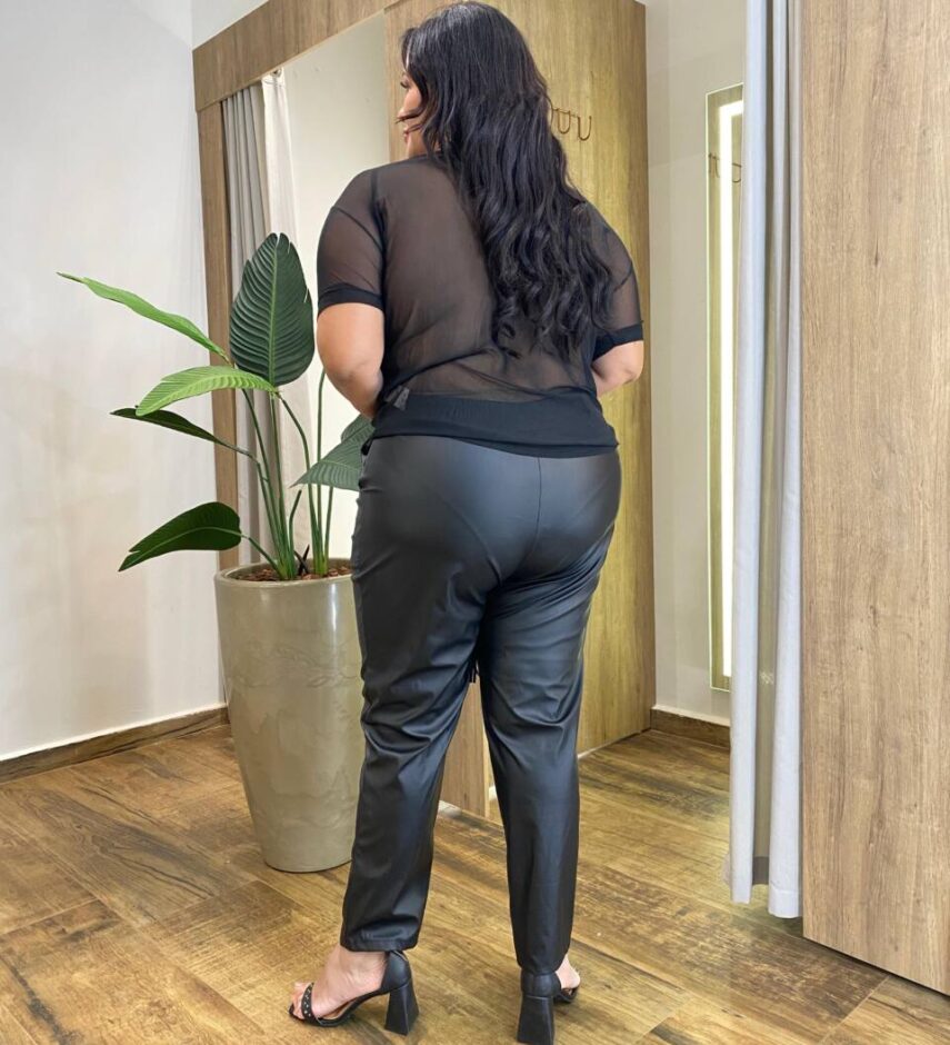 Blusa Feminina Manga Curta em Tule com Strass Transparente Preta - Fernanda Ramos Store