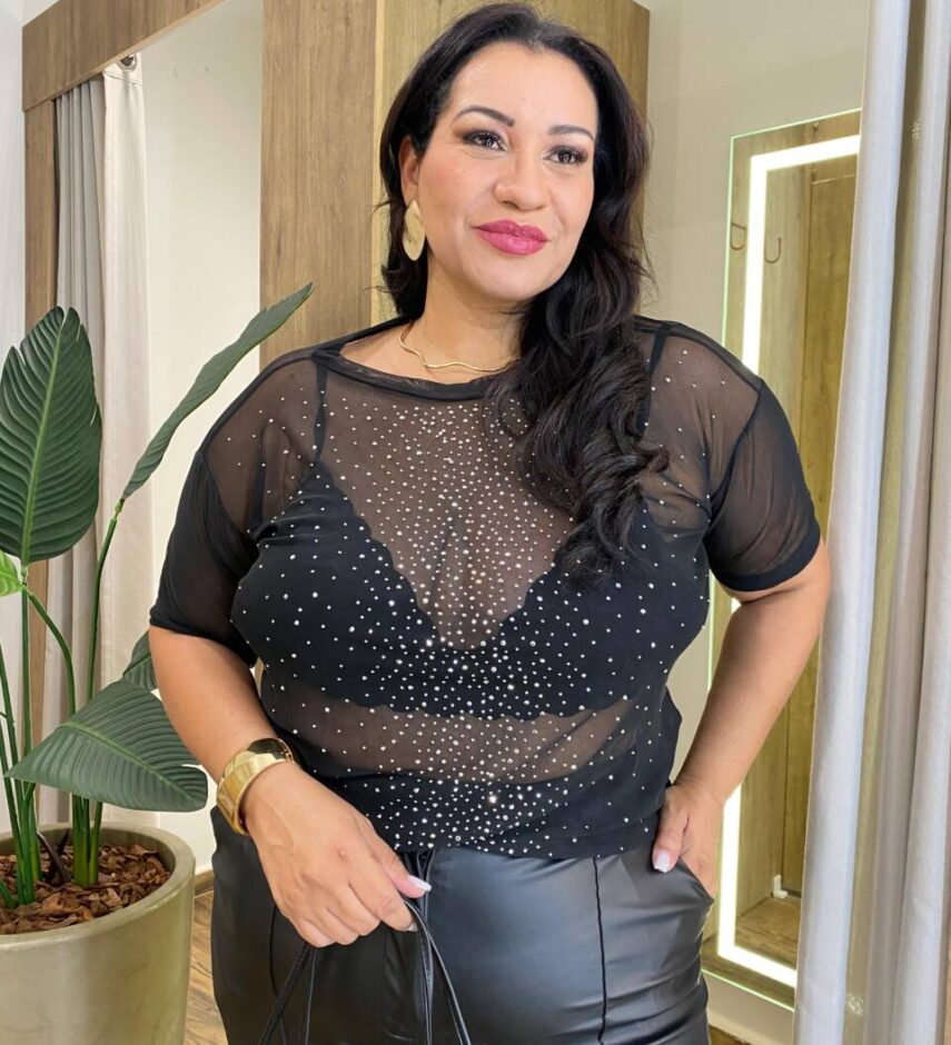 Blusa Feminina Manga Curta em Tule com Strass Transparente Preta - Fernanda Ramos Store