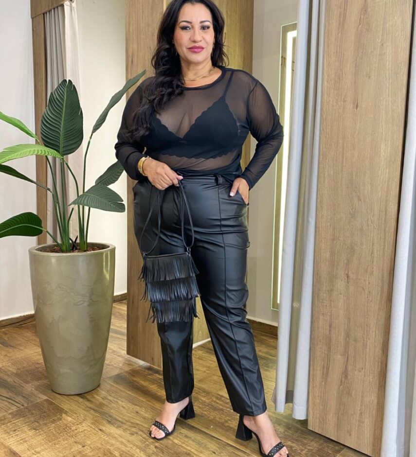 Blusa Feminina Manga Longa Plus em Tule Transparente Preta - Fernanda Ramos Store