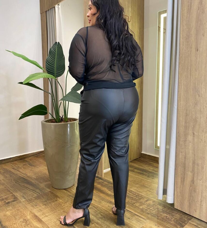 Blusa Feminina Manga Longa Plus em Tule Transparente Preta - Fernanda Ramos Store