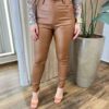 Calça Feminina Couro Eco Skinny Isabelly Caramelo - Fernanda Ramos Store