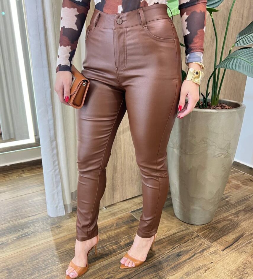 Calça Feminina Couro Eco Skinny Isabelly Marrom Café - Fernanda Ramos Store