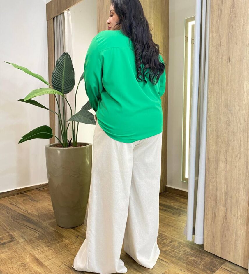 Camisa Feminina Social Plus Manga Longa Detalhe em Corações Verde - Fernanda Ramos Store