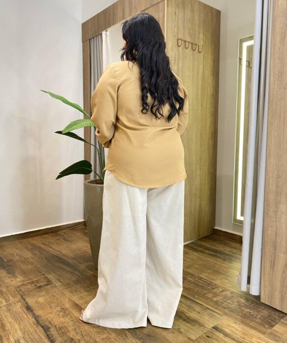 Camisa Feminina Social Plus Manga Longa Linho com Lastex Bege - Fernanda Ramos Store