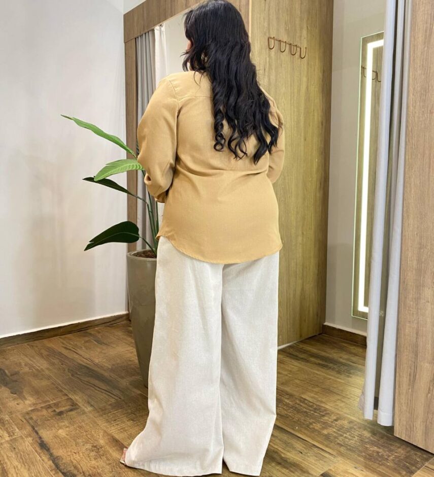 Camisa Feminina Social Plus Manga Longa Linho com Lastex Bege - Fernanda Ramos Store